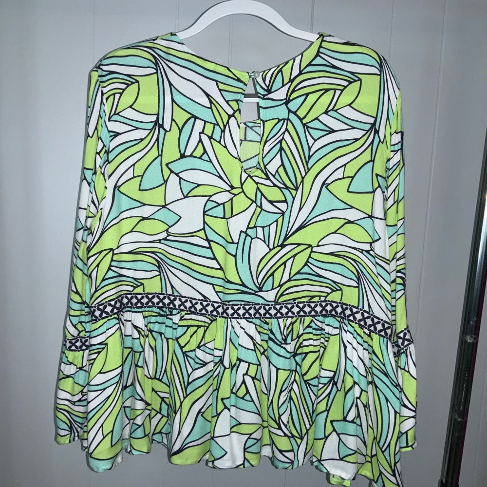 Crown & Ivy botanical print peplum blouse Sz XL bell sleeves keyhole back close - Picture 4 of 6